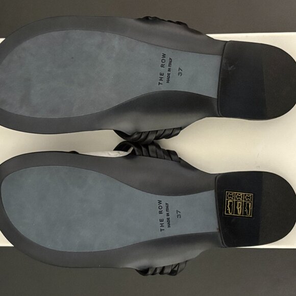 Slippers - Picture 3 of 4